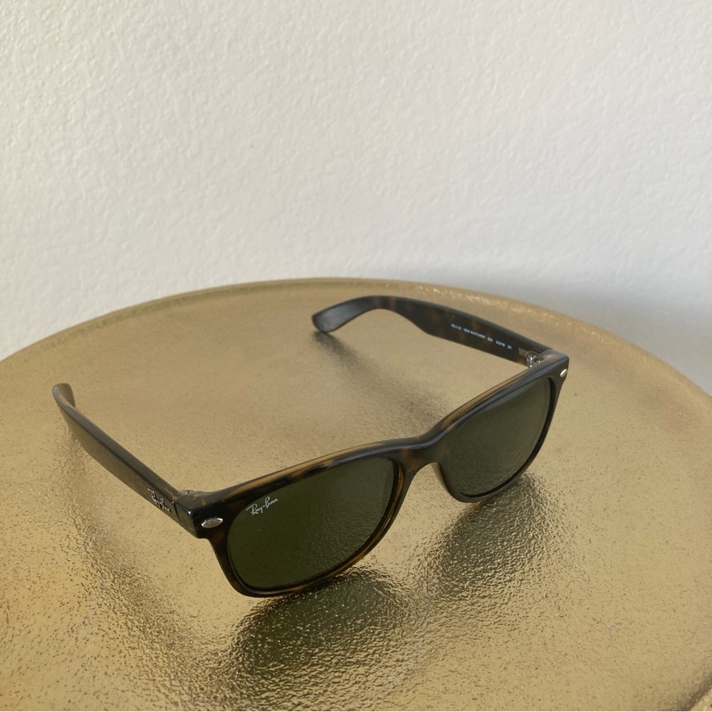 Ray-Ban Wayfarer Sunglasses, case & accessories